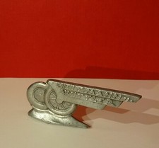 Original alte HEITMANN u. WITTLER Schutzblechfigur Emblem