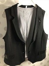 Armani Miss Weste, Mädchen