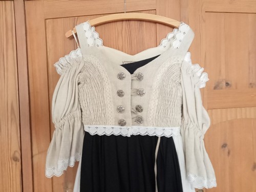 Trachtenrock mit bluse und - trachtenrock,