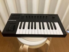 Native Instruments A Series Keyboard KOMPLETE KONTROL A25 49 Tasten USB Bus P...