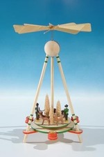 Stabpyramide mit Jagdmotiv