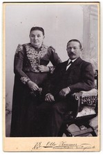 Fotografie Otto Zeumer, Crimmitschau, Jacobsgasse 14, Ein elegantes Paar in fei 