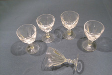 6 Weingläser passend zu