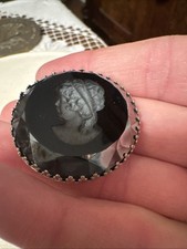 Antike Brosche Gablonz Böhmen Glaskamee  Kamee Frau Dame Relief schwarz