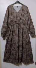 Maxikleid, Gr. 52 (4xl) Shein Clasi Steingrau-Erdbraun Blumenmuster Volantstufen