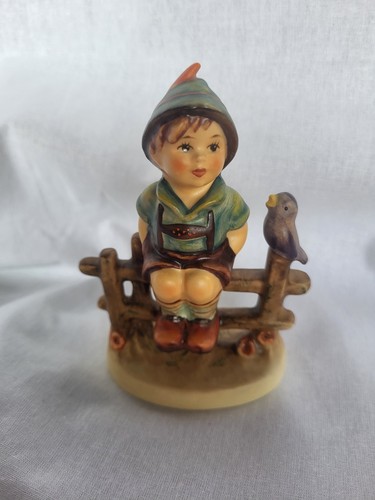 Hummel junge auf zaun - junge,