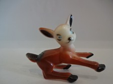 Alte Vitrinen Deko Figur 70er Jahre / Sitzendes Rehkitz " Farbvariante 2
