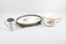 Q03K16- Konvolut Keramik Tablett mit Metallmontierung Topf u Kanne m Zinndeckel