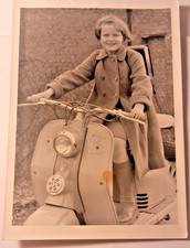 Ak. /Foto Schulkind auf Moped Lambretta-15x10cm.