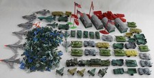 Großes Konvolut militärische Fahrzeuge Flugzeuge Figuren u.a. Kunststoff China