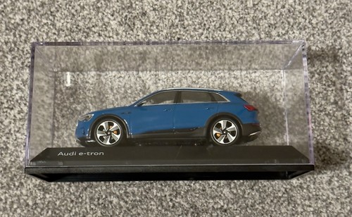 Audi tron antiguablau - 1:43,