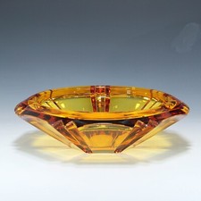 Geschliffene bernsteinfarbene