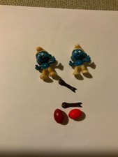 1 Original Eierlaufschlumpf mit steckbaren Löffel und DUNKEL  rotem Ei lesen