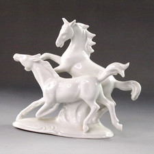 Porzellanfigur weiß aus 2 Pferden, Stempel und Prägung Gräfenthal, ca. 11 cm h