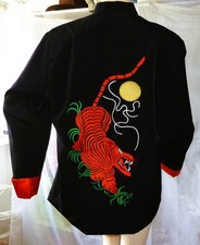 CHINA JACKE SEIDIGER STOFF SCHWARZ ROT HINTEN MIT DRACHEN BESTICKT GR L