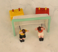 2 Stück Tip Kick Figuren Torhüter und Tor alt auf Funktion geprüft