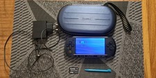 Sony PSP E1004 inkl Ladekabel, SD-Karte, Tasche