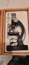Dachbodenfund - Mikroskop mit  Beleuchtung - In Holzkiste