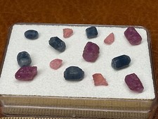 Saphir und Rubin Roh Edelstein Konvolut Madagaskar RZ 31 .