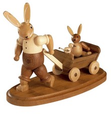 Osterfigur Hasenvater mit Kind