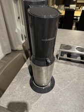 SodaStream Crystal Trinkwassersprudler mit 2 glaskaraffen schwarz Set