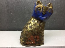 Katze mit Messingbeschlag |