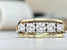 RING MIT 0,66ct. natürliche