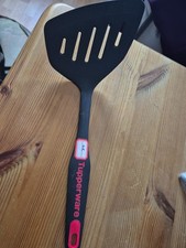 TUPPERWARE Griffbereit Großer Pfannenwender schwarz-rot Wender TOP-Pfannenwender