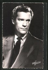 Schauspieler Eddie Constantine im Anzug seitlich blickend, Ansichtskarte 
