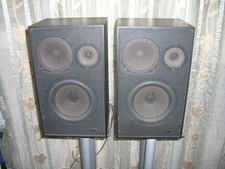 2 Boxen WHD 1806, ausgewogener guter Klang, 60/80 Watt, 4-8 Ohm.