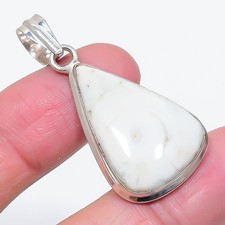 Weißer Moosachat Edelstein