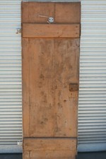 Alte kleine Brettertür