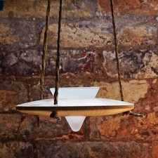 Hängelicht aus Esche mit weißem oder blauem Glaseinsatz