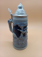 Relief Bierkrug mit Zinndeckel