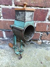 Alte Reibe Atlantic Küchenreibe Reibemaschine Trommelreibe Mühle Nussmühle Deko