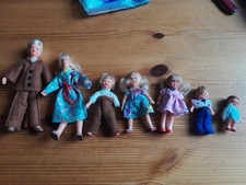 Puppen  Familie 7 Stück. Ari