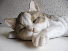 Lebensgroße schlafende Katze - Material ? - Figur Länge 39 cm !
