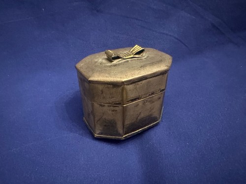 Schöne alte oktagone dose - alte,