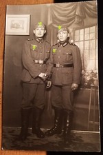 2 deutsche Soldaten in Uniform mit Stiefel - Regiment Nr. 160 ? 360 ? / Foto