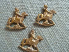 3 Weihnachtsanhänger Weihnachtsbaumschmuck Mädchen auf dem Schaukelpferd 3D