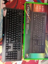 Gaming-Tastatur und Mauspad mit Maus