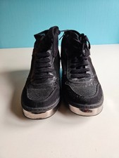 Schwarzer Sneaker von Venice, Gr. 40, mit coolen Details!