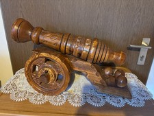* Alte große Kanone