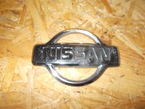 Nissan zeichen emblem logo - zeichen,