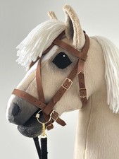 Braunes Rennzaumzeug aus