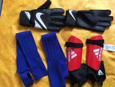 Fussball - Schienbeinschoner, Handschuhe, Stulpen - für Kinder , Gr. S