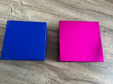 2 kleine Dekokartons/Schachtel blau + pink glänzend
