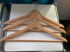 Kleiderbügel mit Rockkerben