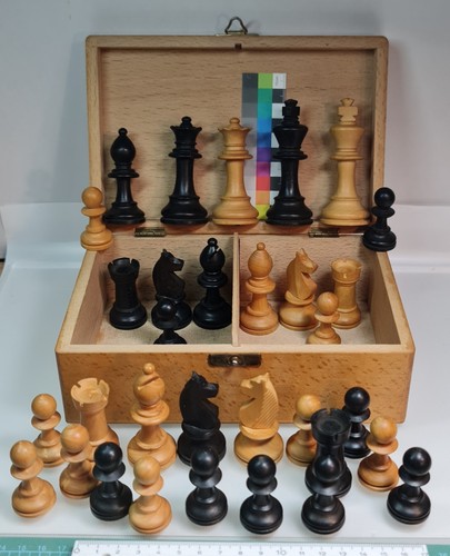 Schachfiguren aus holz - schachfiguren,