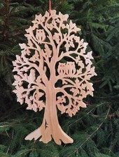 Filigraner Baum mit Eulen, ca